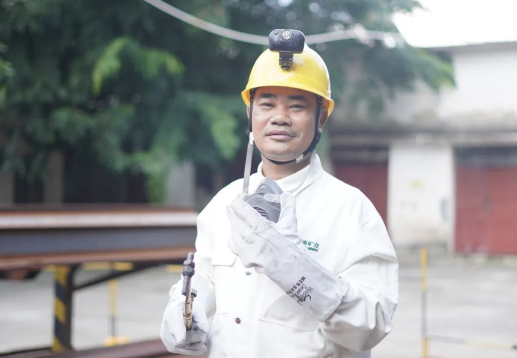 海南礦業(yè)員工李勇:全國表彰！海南礦業(yè)員工李勇榮膺全國勞動模范